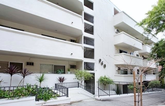 Photo - 960 Larrabee St Unidad 116