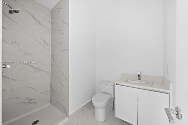 Photo - 700 NE 24th St Unidad PH-5701