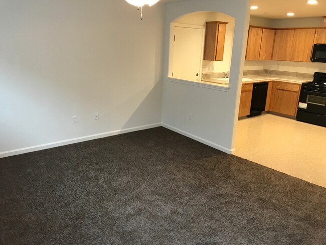 Photo - 3077 Bright St