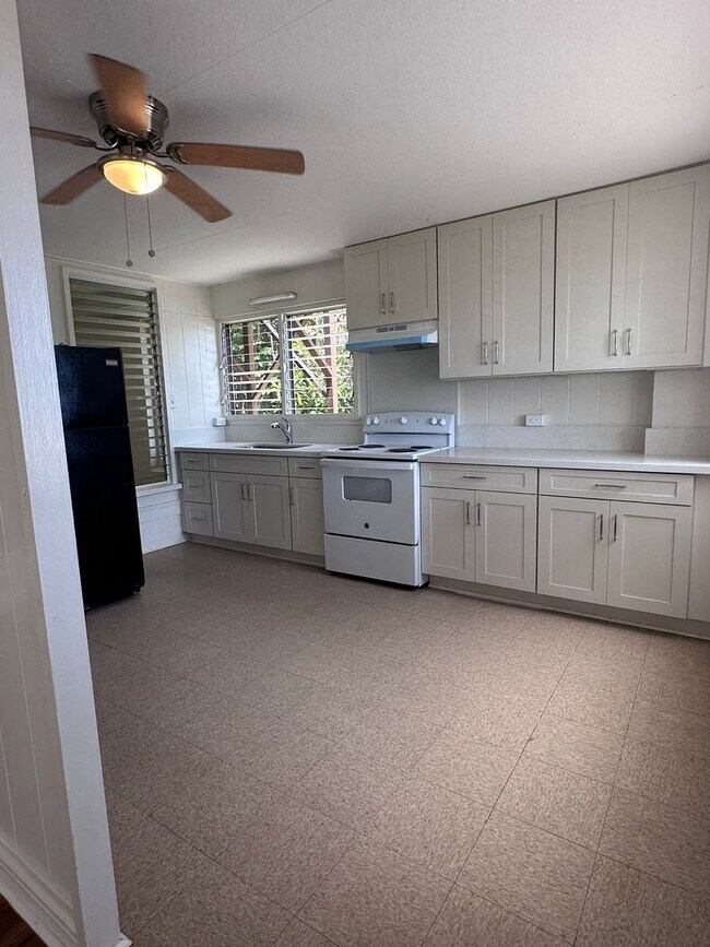 1701 Skyline Dr Unit Downstairs