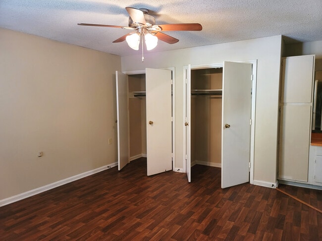 Photo - East Winds Apartments