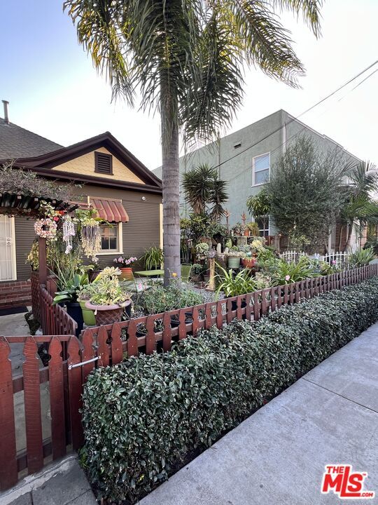 Photo - 1436 E 4th St