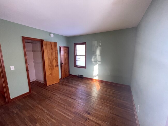 Photo - 505 1st St NE