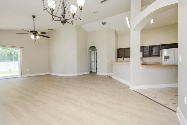 Photo - 1320 Creekview Ct