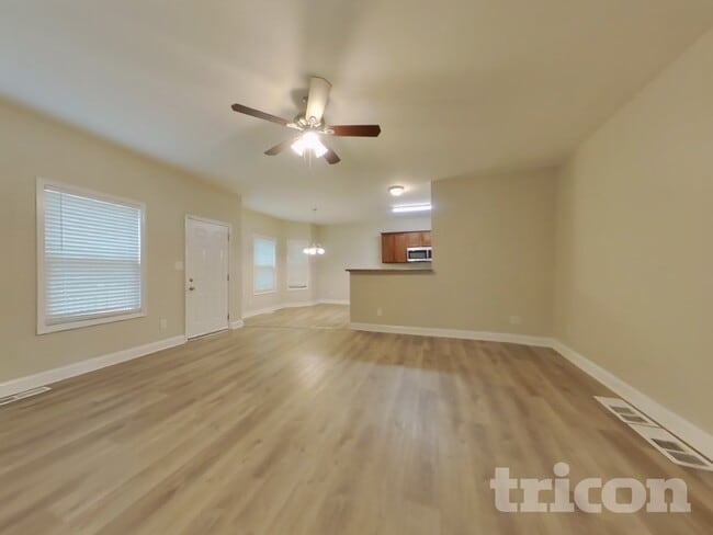Photo - 124 Kings Crossing Ct