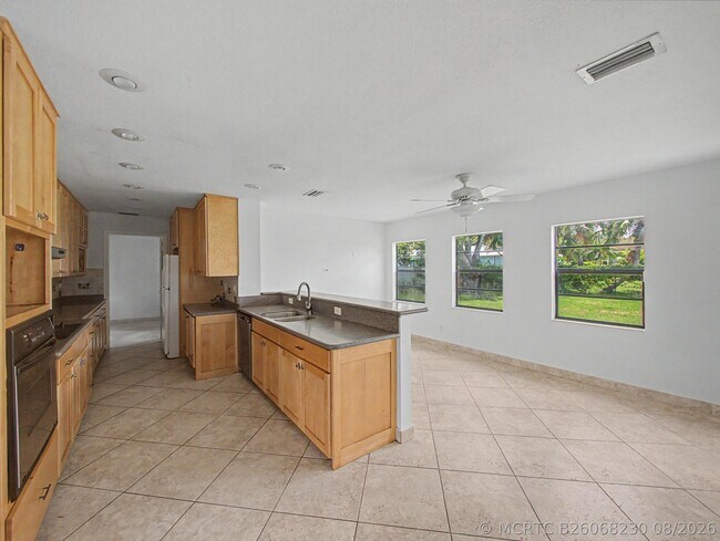 Photo - 1149 SW Hogan St