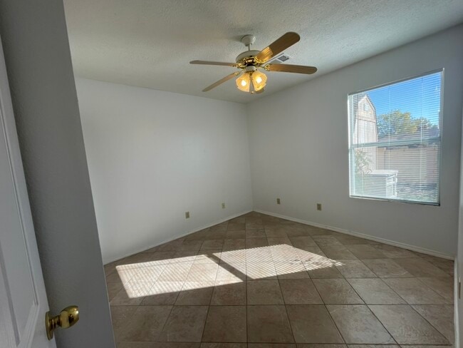 Photo - 892 Rebecca Loop NE