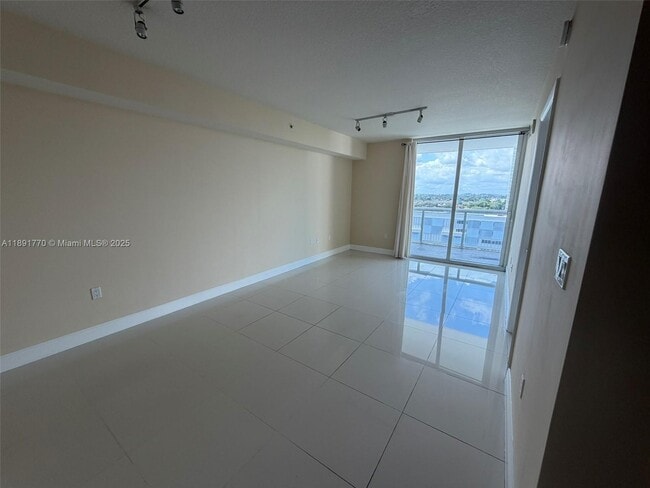 Building Photo - 1871 NW S River Dr Unit 1104