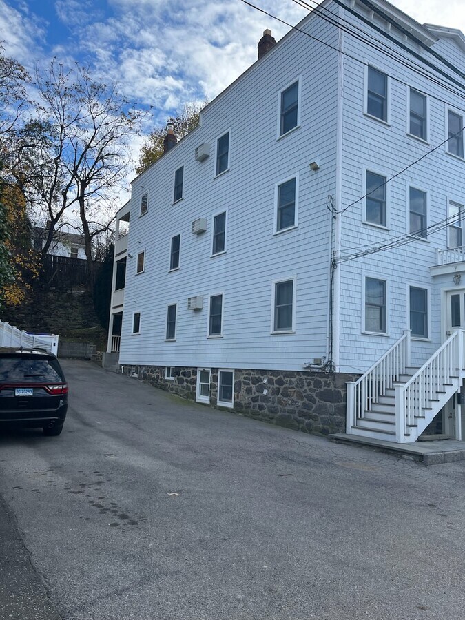 Photo - 7 Oak St Apartments