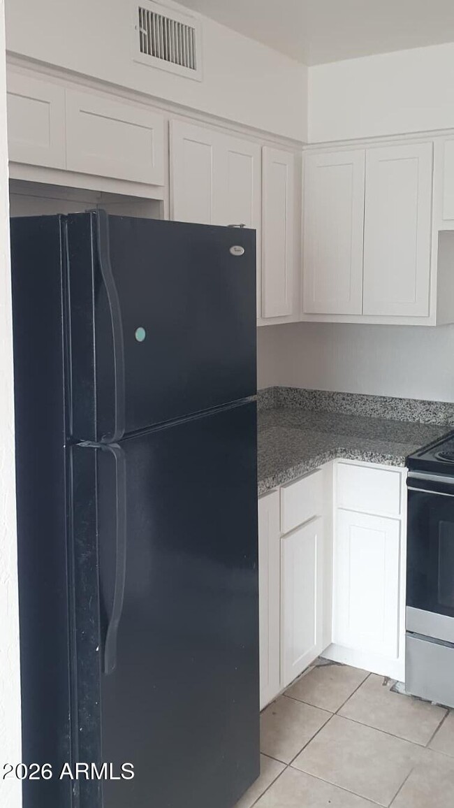 Building Photo - 2240 W Southern Ave Unit 23