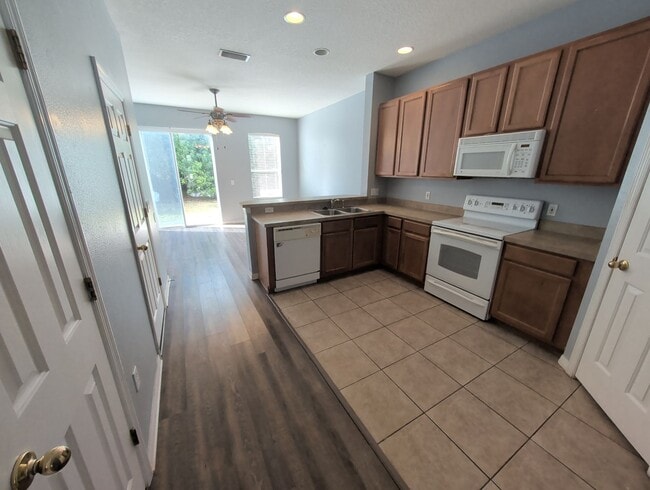 Photo - For Rent-2-bedroom, 2.5-bathroom located in the vibrant community of Largo