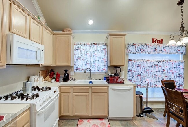 Photo - 326 Gaston Ln