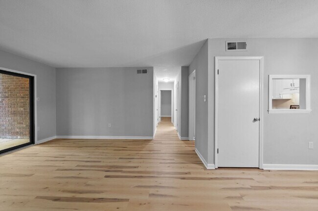 Photo - 500 Umstead Dr