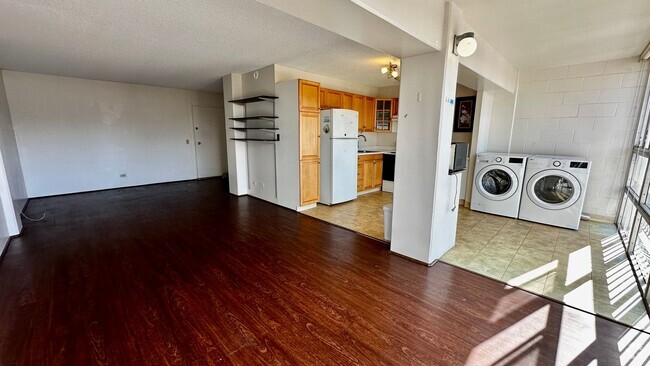 Building Photo - Available NOW - Spacious Studio, 1 Bath, w... Rental