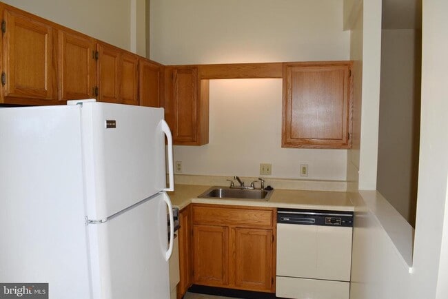 Photo - 1121 Stanley Ave