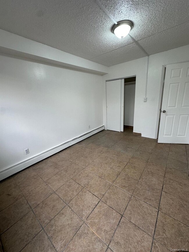 Building Photo - 56-11 Clover Pl Unit 402