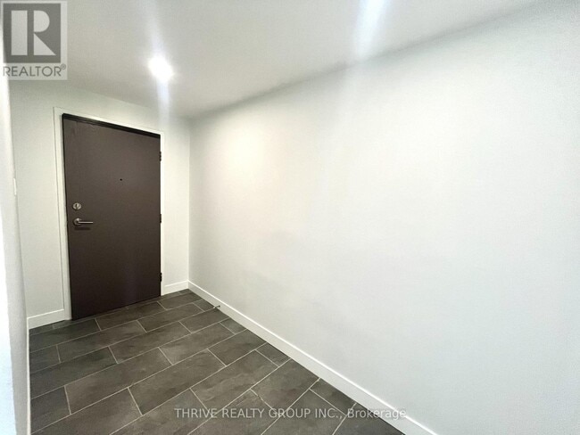 Photo - 1288 Commissioners Rd W Unit 302