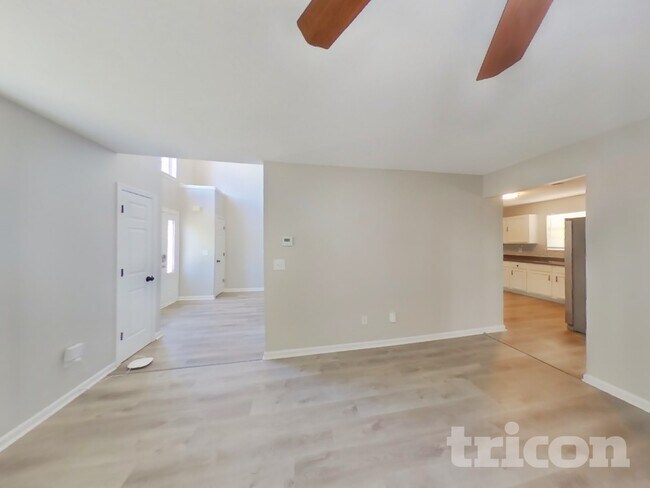 Photo - 4250 Donna Way