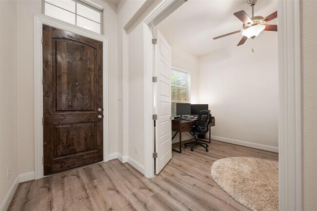Photo - 725 Millcreek Ln