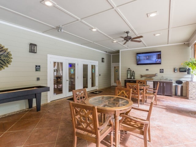 Poolside entertainment area with kitchen - Legends at Azalea