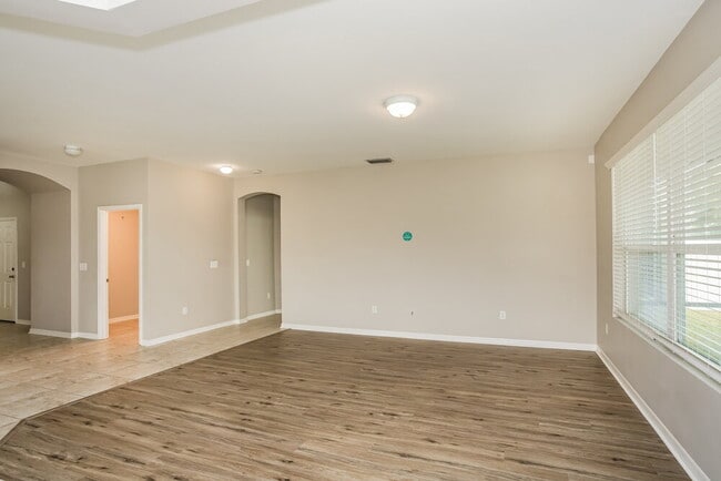 Photo - 9039 41st St E