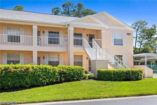 757 Wiggins Lake Dr Unit 106