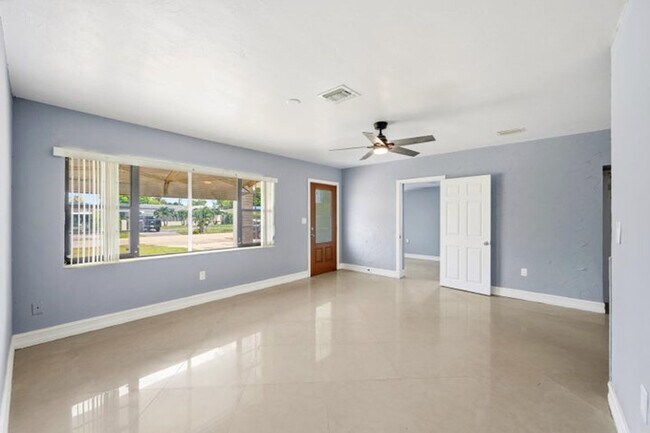 Photo - 740 E Evanston Cir