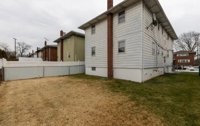 Backyard - 318 Kennedy Dr Unit 2 Floor