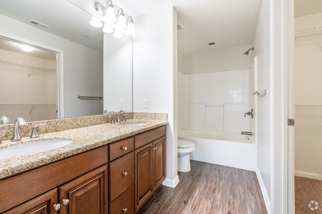 3BR, 2BA - 1597SF - Master Bathroom