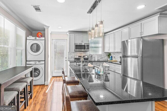 Photo - 1298 Douglas St SW Unit A