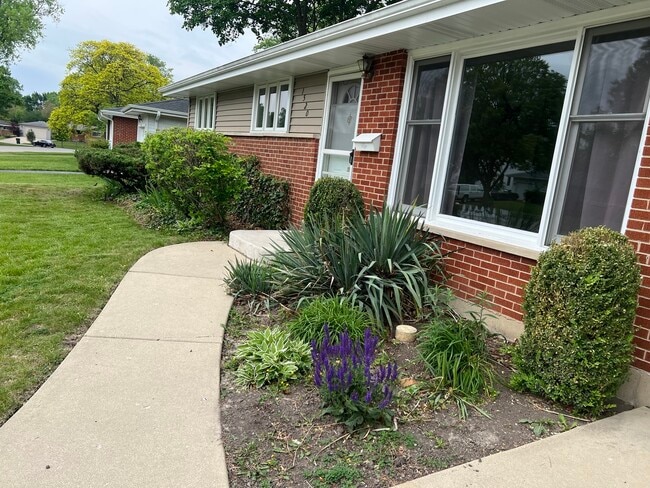 Photo - 1520 N Fernandez Pl