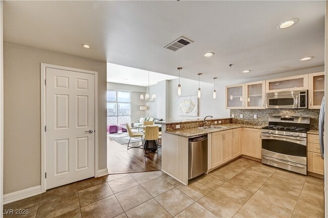 Building Photo - 150 Las Vegas Blvd N Unit 1811