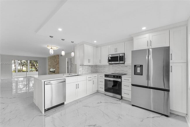 Building Photo - 2303 Lucaya Ln Unit H2