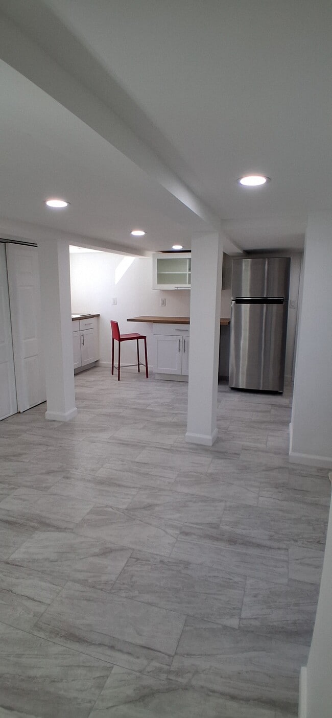 Photo - 28 Pineoaks Pl