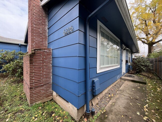 Photo - Charming 3-Bedroom Home with Hardwood Floo...