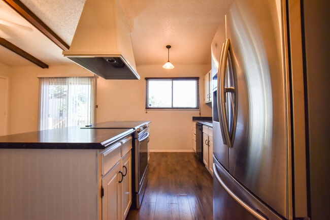 Photo - 4925 Hackamore Dr N