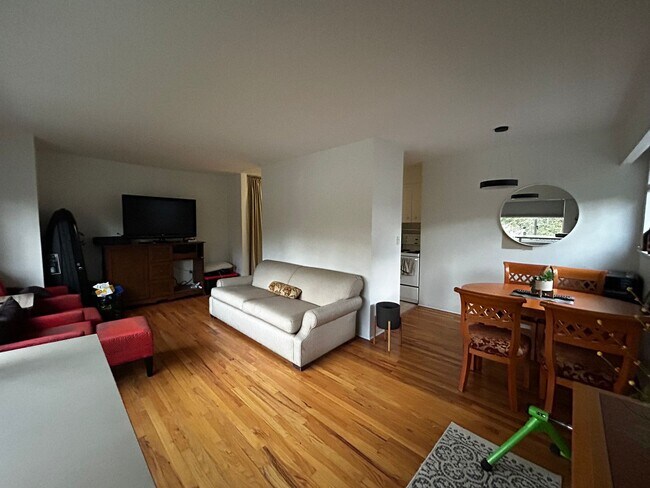 Photo - 357 W 4th St Unit 8