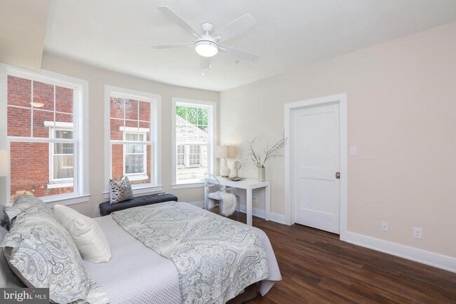 Photo - 154 W King St