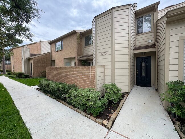 Photo - 1970 Augusta Dr