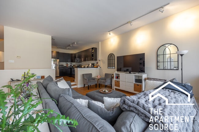 Photo - 2518 N Willetts Ct Unit 2C