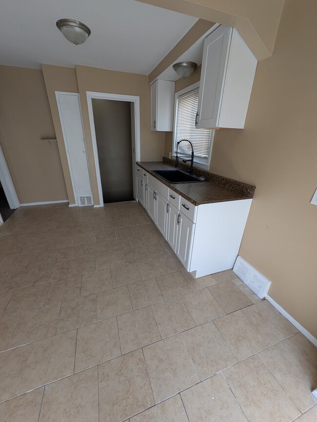 Photo - 21338 Pembroke Ave