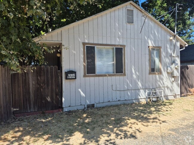 Building Photo - Two Bedroom Downtown Cottage Rental