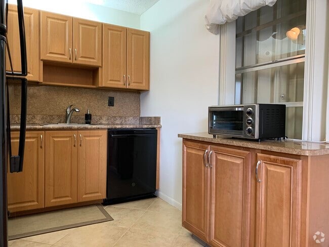 Building Photo - 750 Burgundy P Rental