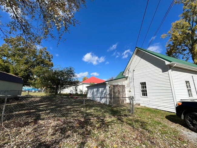 Photo - 410 SW Atlantic St