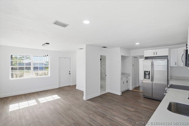 270 SW 10th Ave