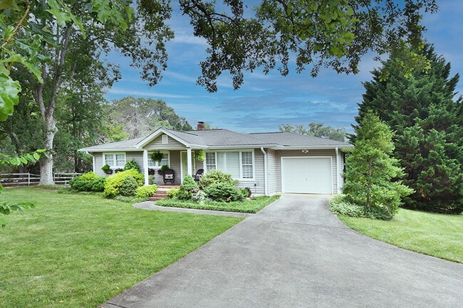 Building Photo - 6123 Skylark Rd