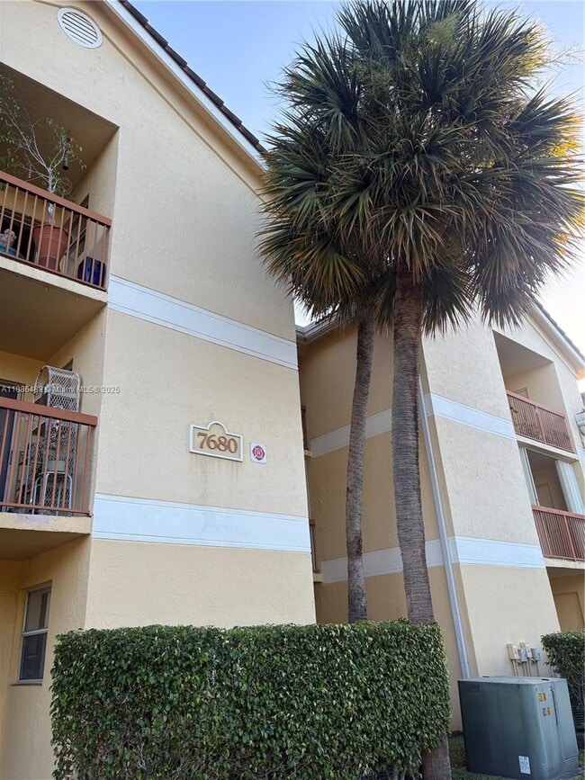 Building Photo - 7680 Westwood Dr Unit 804