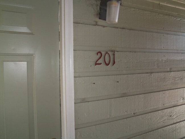 Building Photo - Southwest Littleton, 1 bedroom, 1 bathroom... Unit 201 Rental