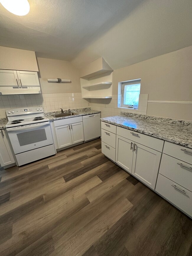 KItchen - 200 E 9th St Apartments