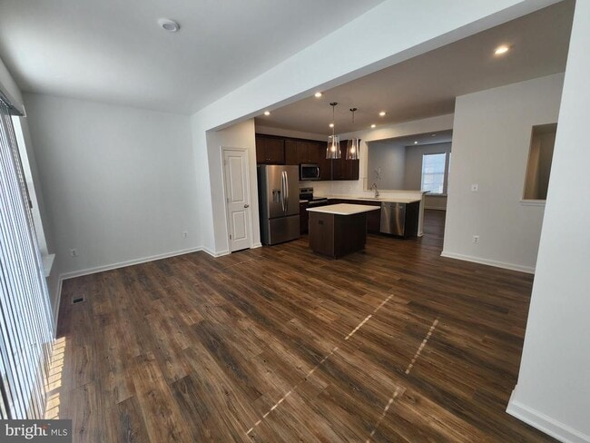 Photo - 477 Husky Trl